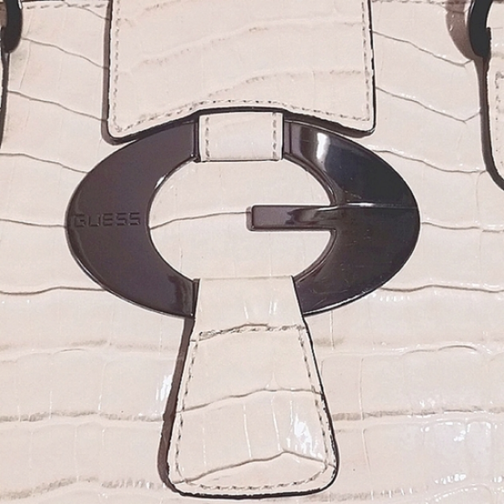 Gorgeous! 👑 GUESS Handbag  Faux Crocodile Design ⚜️ Patent Leather Look! - Picture 2 of 9